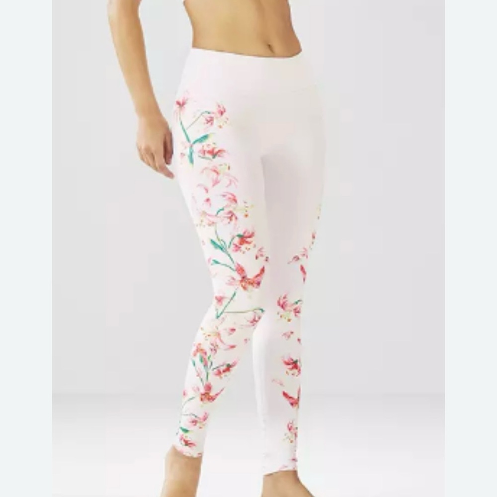❤️SOLD❤️SOLD❤️. Fabletics White Floral Leggings
